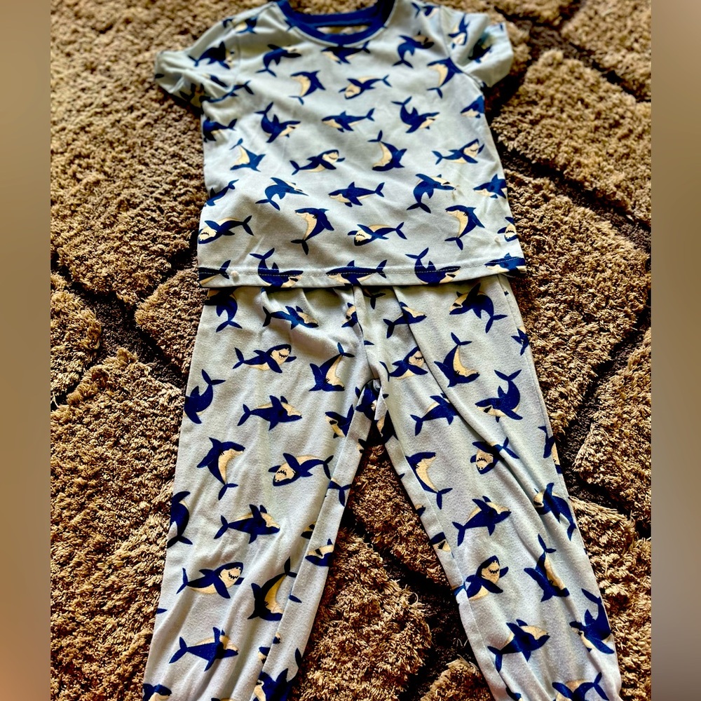 Old Navy Unisex shark pajamas 3T.